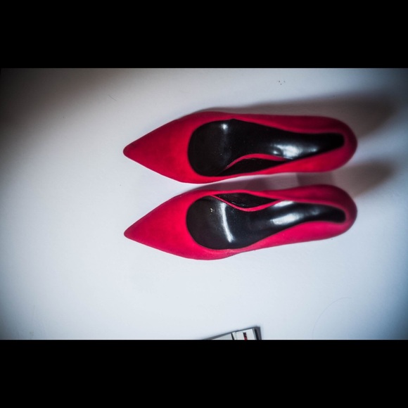 New red high heels - Picture 5 of 5